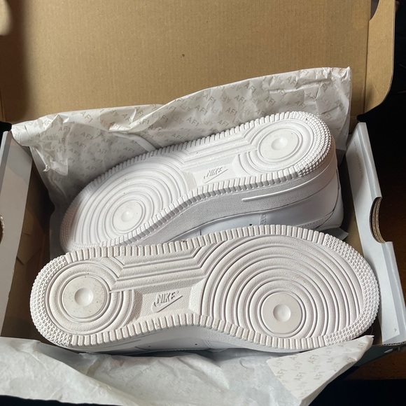Brand New Nike Air Force 1s with original box - Picture 2 of 4